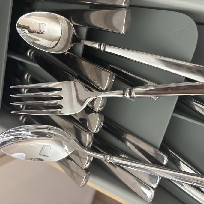 Oneida Easton 5 Piece 18/10 Stainless Steel Flatware Set, Service